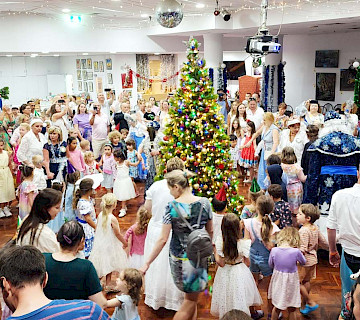 Рождественская Елка в Русском Клубе. Фото Владимира Кузьмина